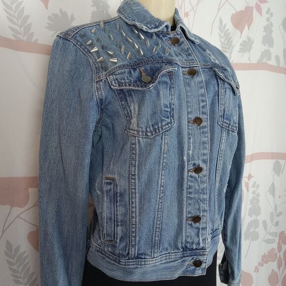 Forever21 premium denim Spike shoulder back distressed Jean jacket size Small - Picture 3 of 10